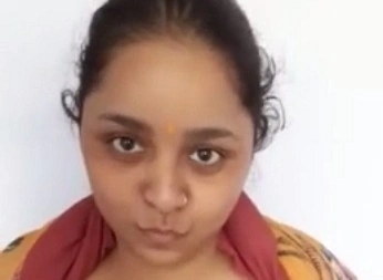 Desi Girl Apne Jhumte Bade Boobs Ko Hilate Hue Hot Garam Selfie Video Bana Rahi Hai