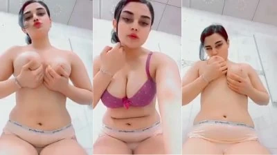 Hot sexy ladki ne camera ke saamne poori nangi hokar nude mms record kiya