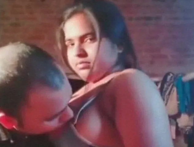 Heavy big boobs wali ko pati ne daboch ke fondle kiya