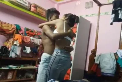 Jawaan sexy ladki BF ke saath garam romantic hard sex ka maza le rahi hai