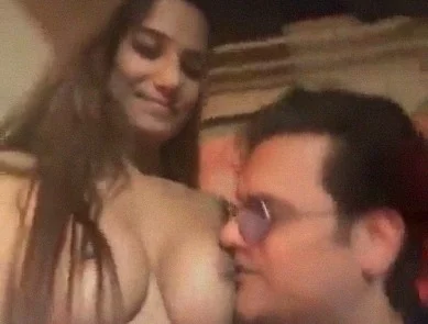 Famous actress husband ke saath leaked live scene