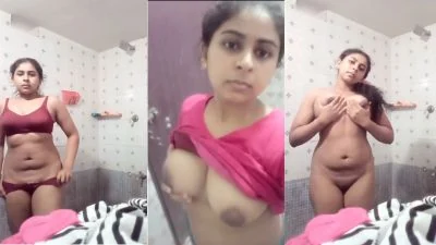 Bare beauty bathroom mein local boobs aur hole expose karti