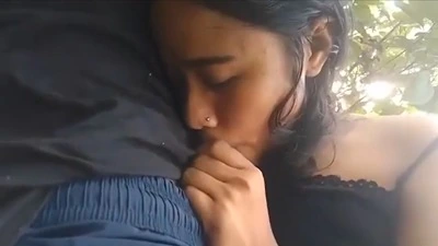 Sexy college girl lover ka outdoor hard sex MMS
